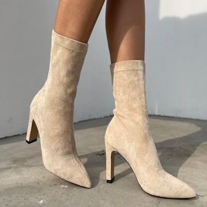 Pointed toe cream boot
